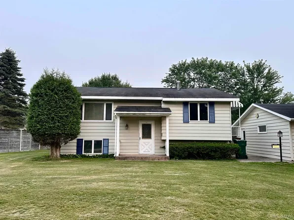 4655 Wabash St, Quinnesec, MI 49876