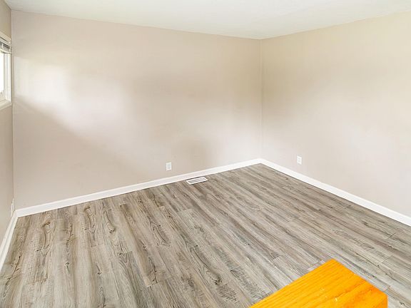 4th image of 1750 Jeanette Ave