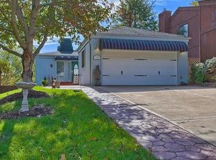 1642 Country Hill Ln, Ballwin, MO
