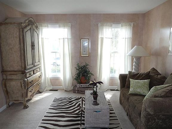 3rd image of 8073 Southern Pines Dr
