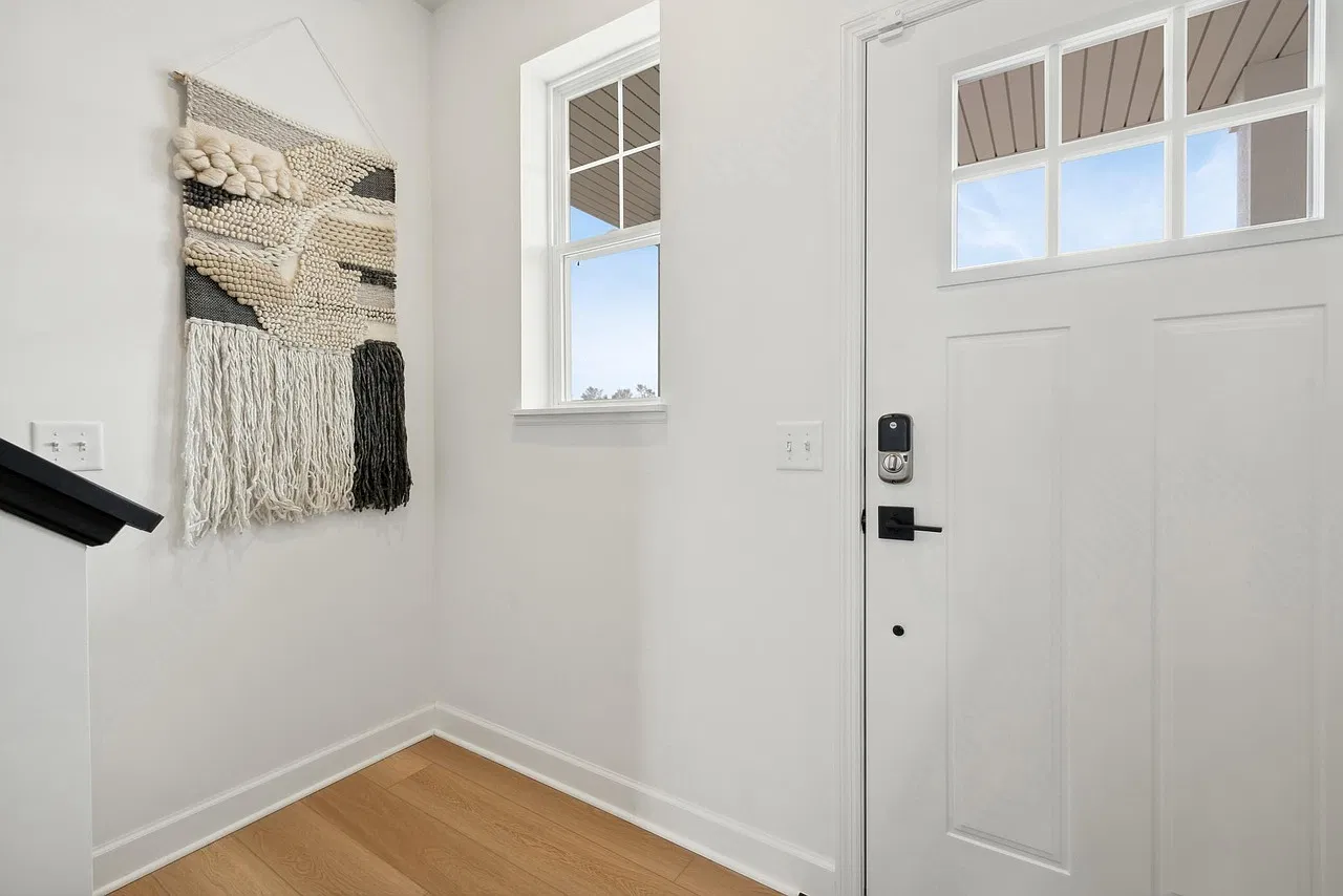 4 bed, 2.5 bath, 1828 sqft, $2,700 — Photo 2