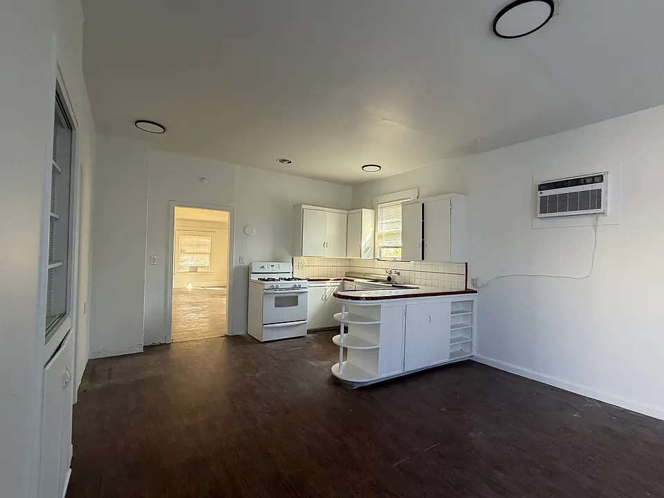22 W Alder St