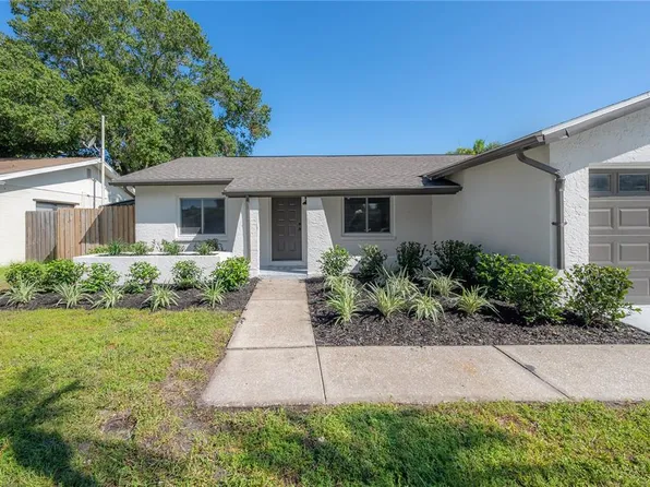 8101 Candlewoode Dr, Largo, FL 33773