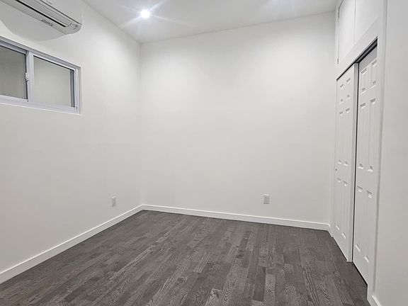 5th image of 24-10 23rd St #2R
