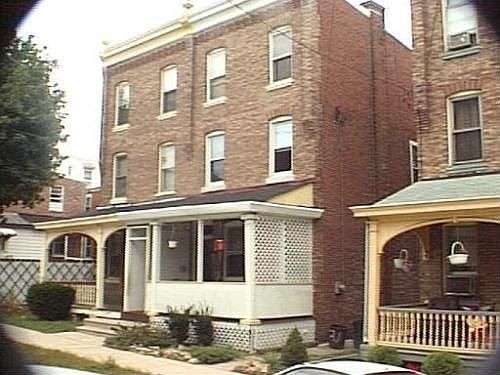 2nd image of 821 W Oak St
