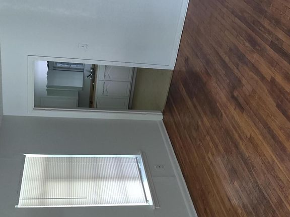 3rd image of 211 Golden Crown Dr