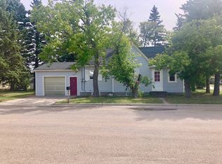 702 7th St SE, Devils Lake, ND 58301