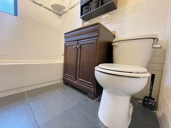 5th image of 321 Fairmount Ave #31E