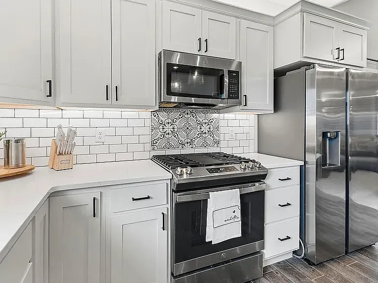 3912 Travers Cir — Photo 13
