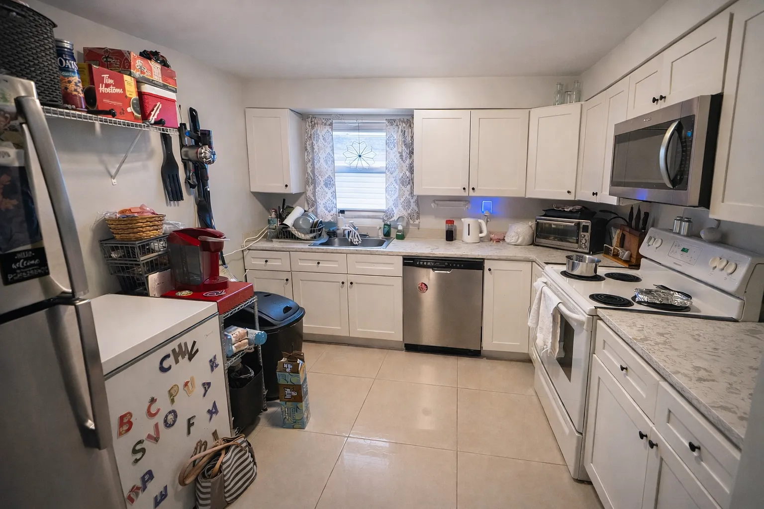 4 bed, 1000 sqft, $2,300 — Photo 1