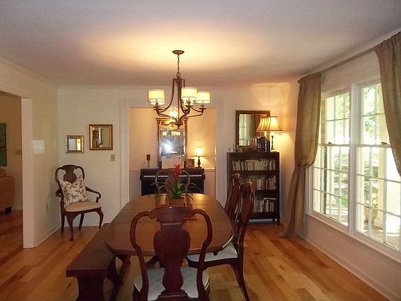 5th image of 107 Lakeway Dr