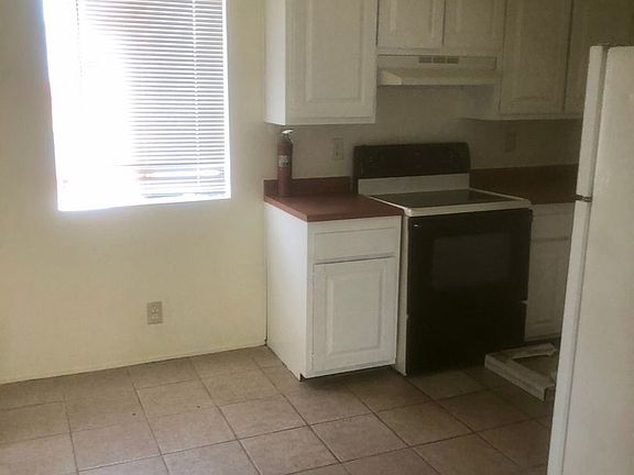 3rd image of 544 Palomas Dr SE #544