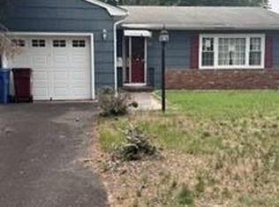 16 Edinburgh Dr, Toms River, NJ 08757