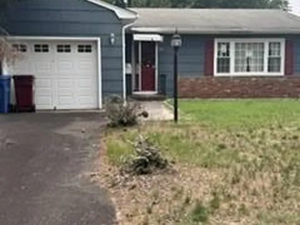 16 Edinburgh Drive, Toms River, NJ 08757