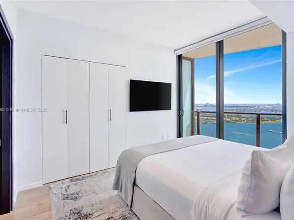 398 NE 5th St #1910, Miami, FL 33132