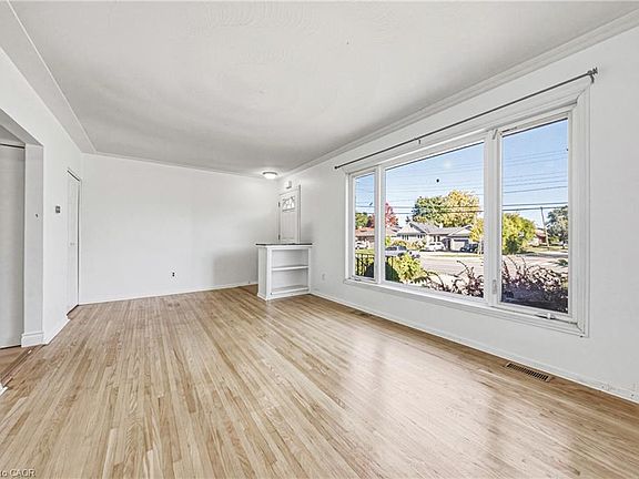 4th image of 928 Upper Gage Ave