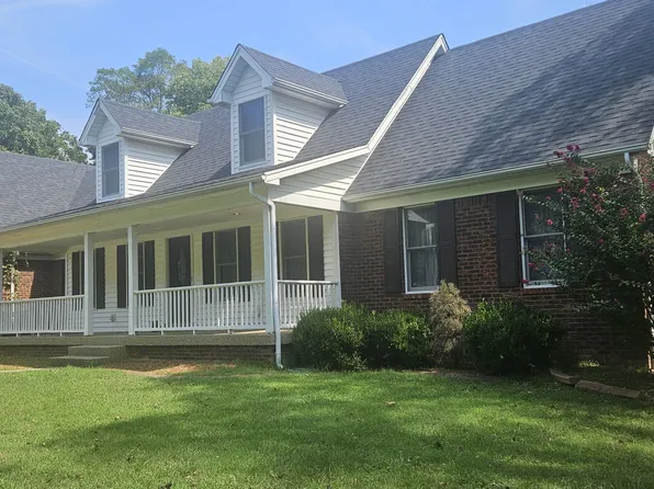 9031 Lakewood Dr, Louisville, KY 40272