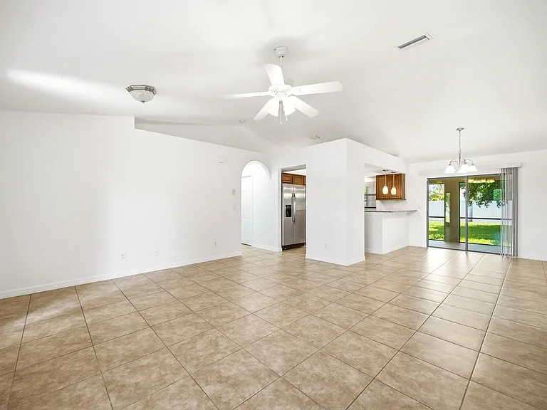 1502 SE 33rd St — Photo 9