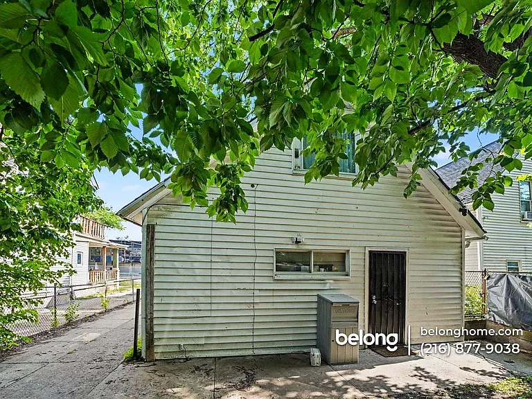 3326 Walton Ave — Photo 2