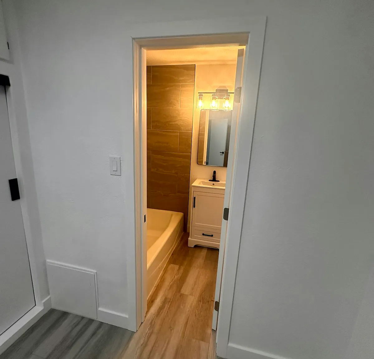 934 1/2 Simmons Avenue, Unit 936 — Photo 2