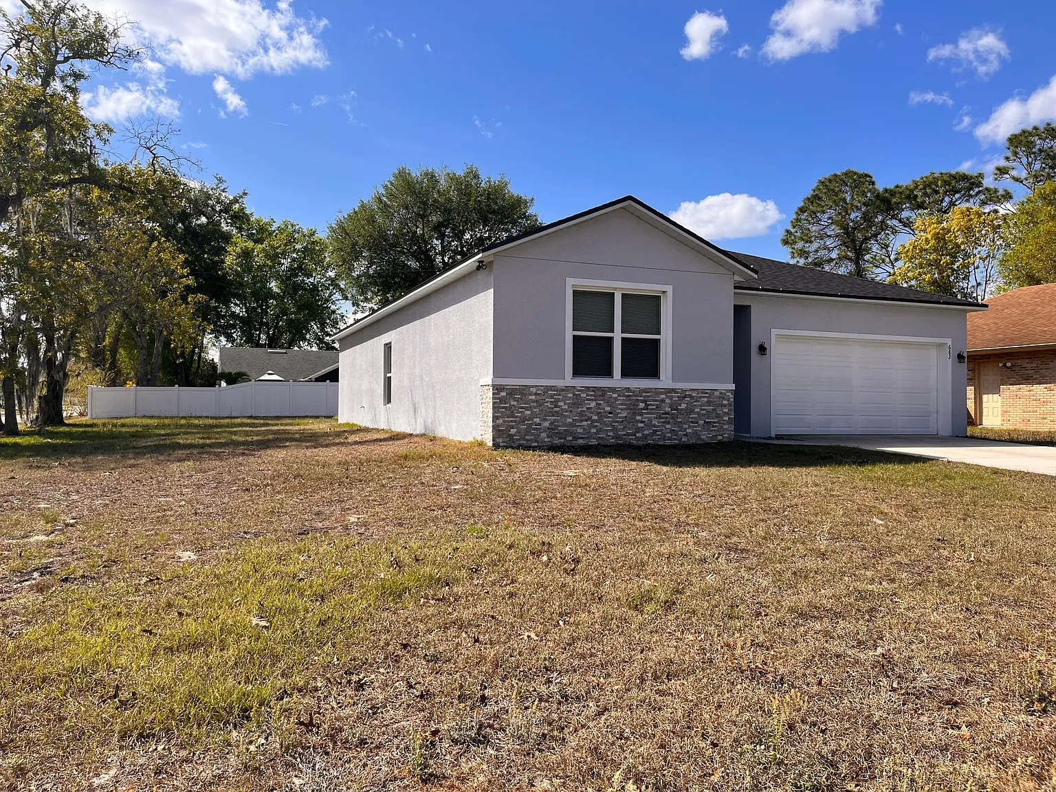 682 Lola Ave — Photo 2
