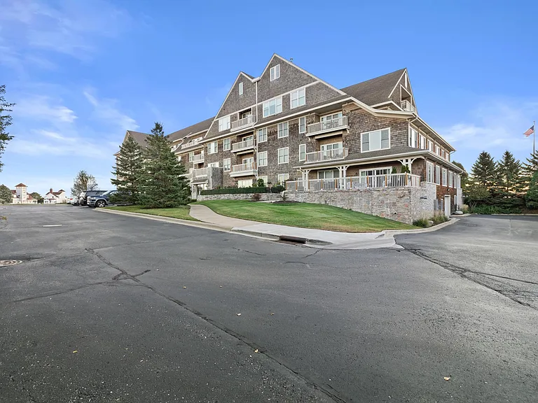 4 Gaslight Dr #203 — Photo 22