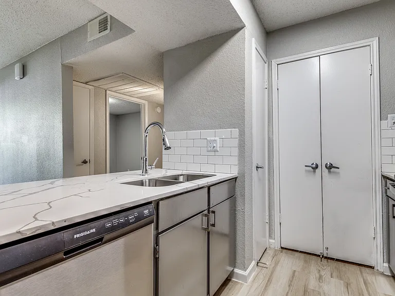 The Durham Apartments — Photo 40