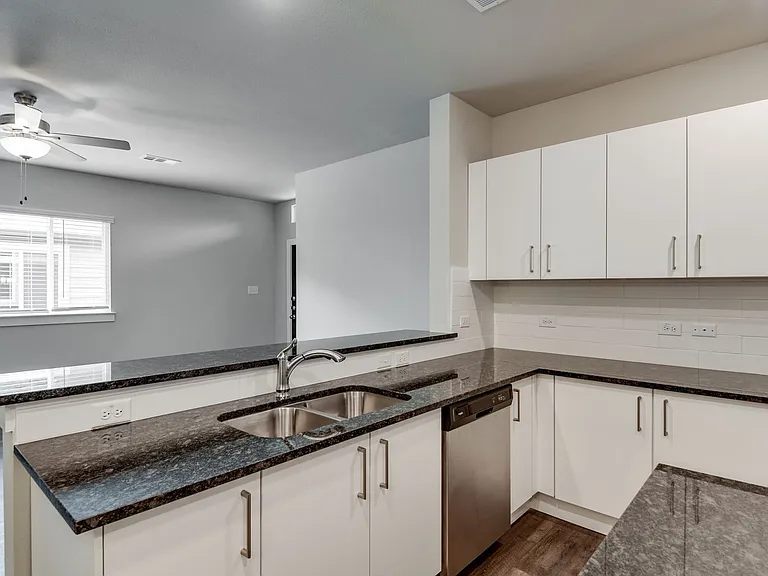 609 Blackland Dr — Photo 12