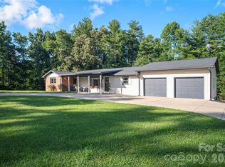 98 N Pinecrest Ln, Hendersonville, NC 28739