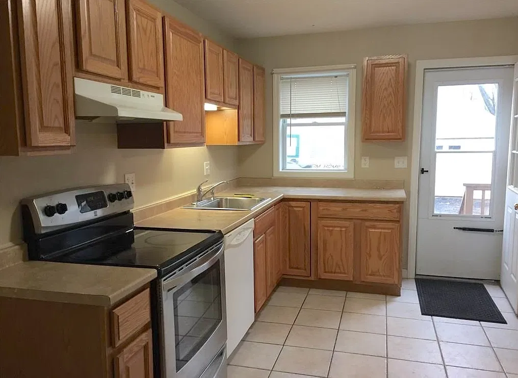 2 bed, 1.5 bath, 1148 sqft, $1,800 — Photo 2