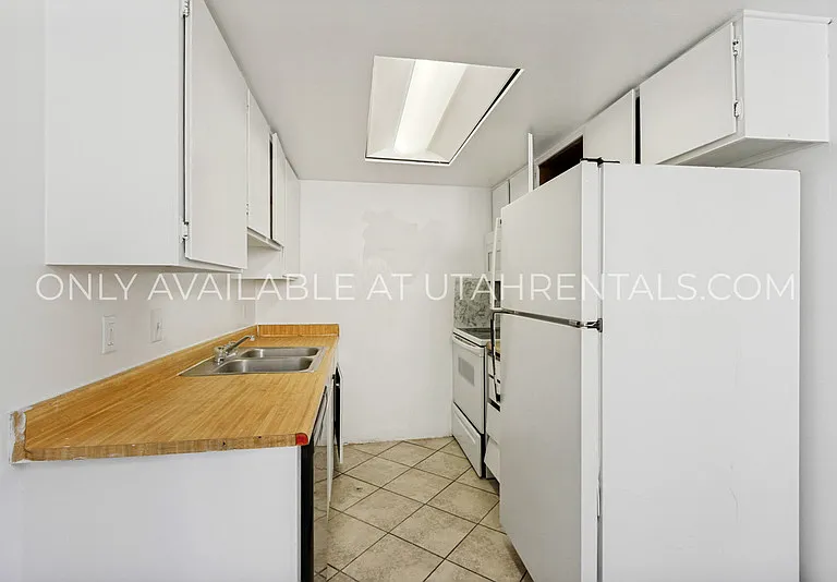 228 W Foxbridge Dr — Photo 5