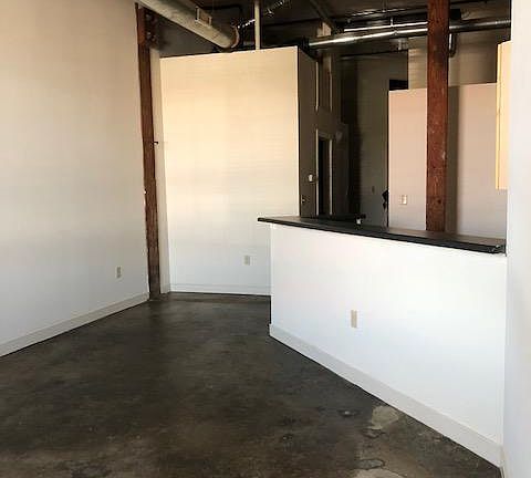 3rd image of 1418 W Marshall St APT 121
