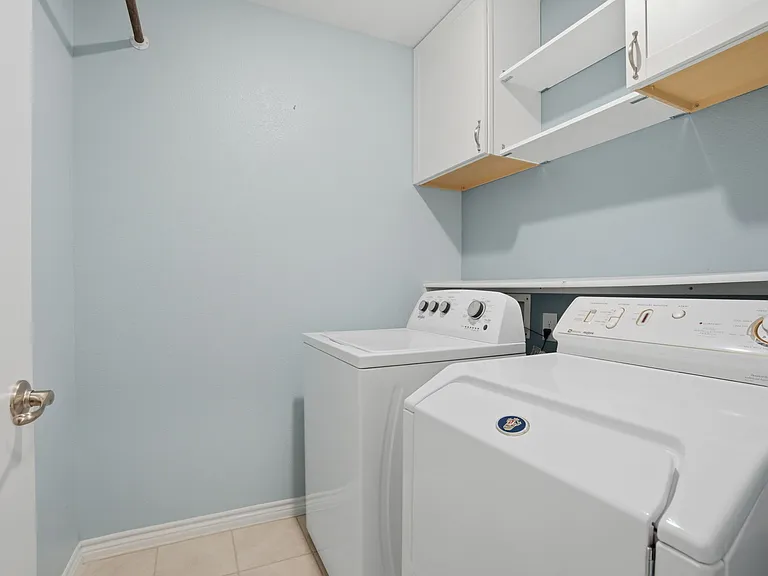 1106 Cowboy Ln — Photo 21