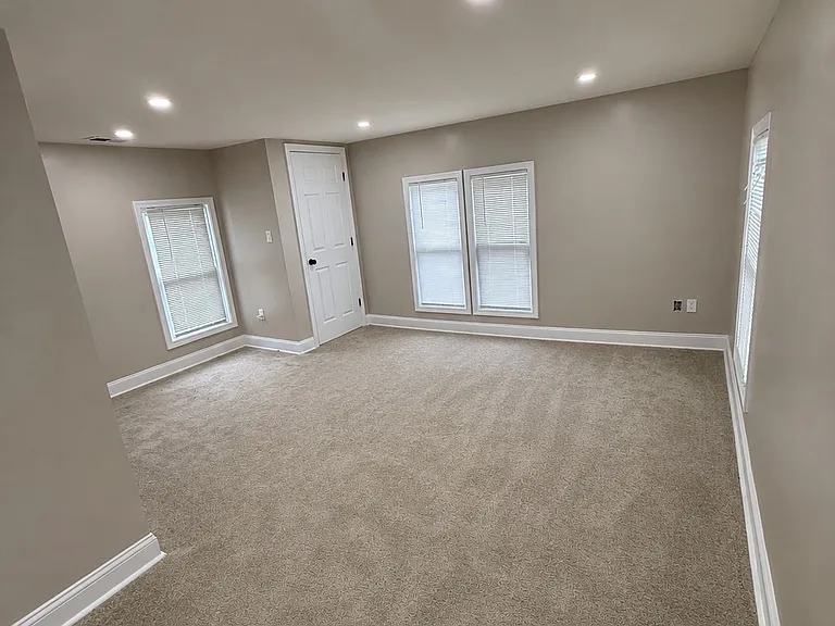 1440 N Main St — Photo 8