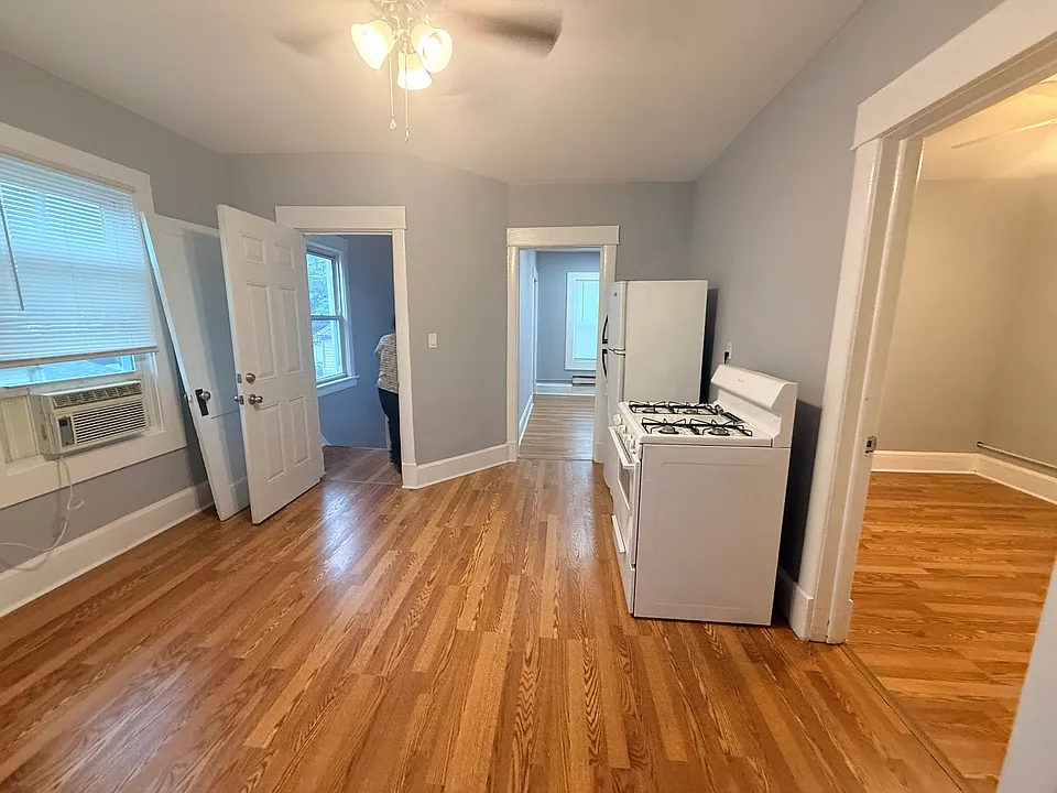 30 Grant Ave #2