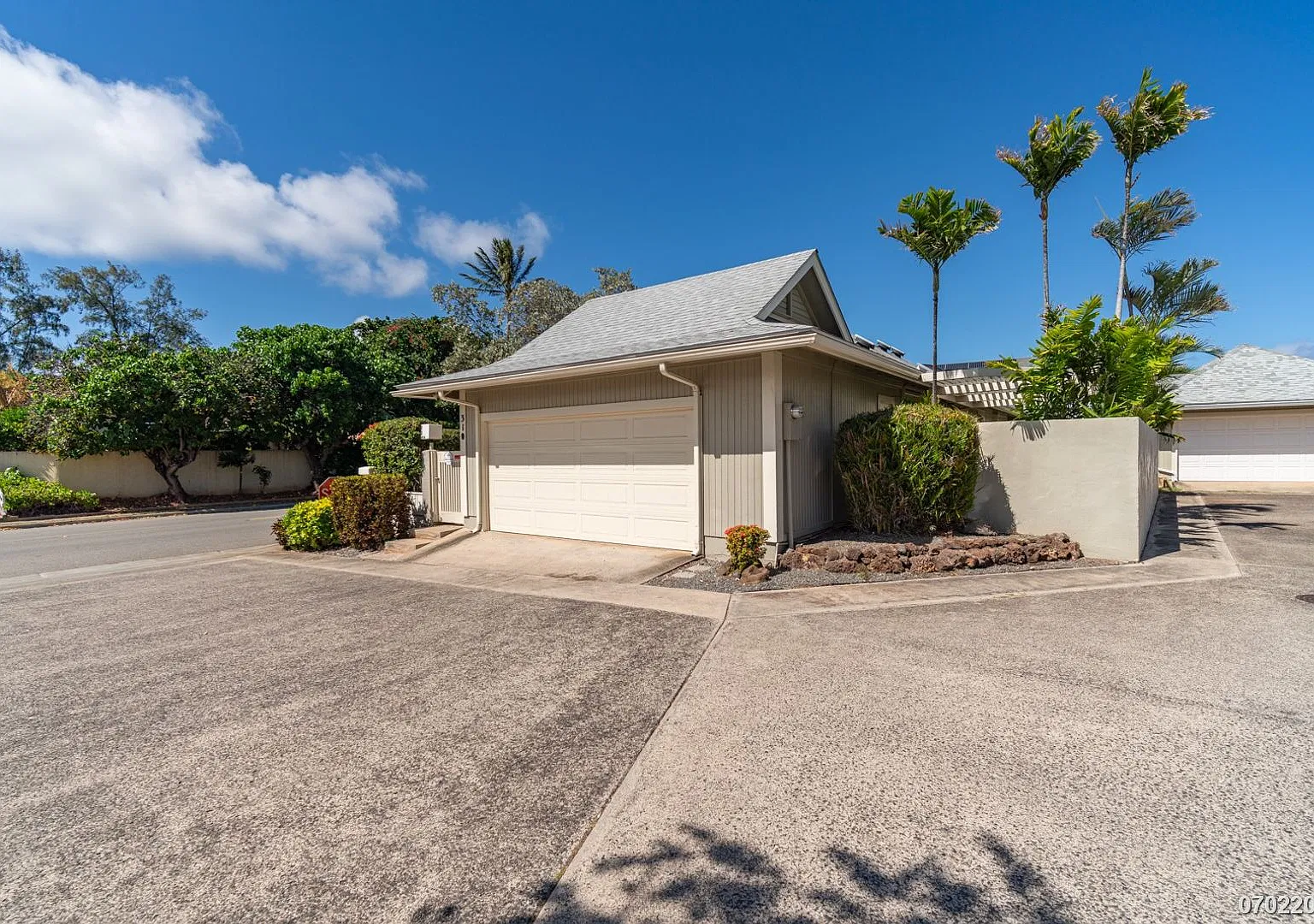 Rarely Available 3br 2ba House In Laulima, Hawaii Kai !! — Photo 1