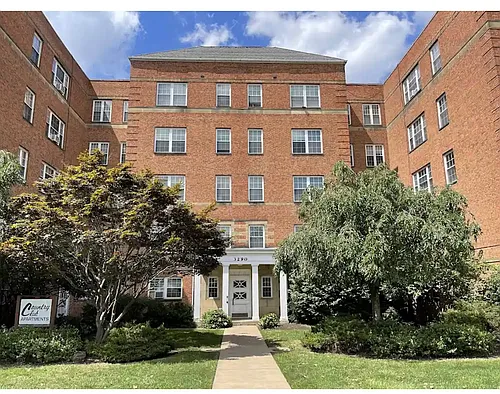 Country Club Apartments Photo 1