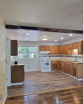 3rd image of 27 Dakota Dr