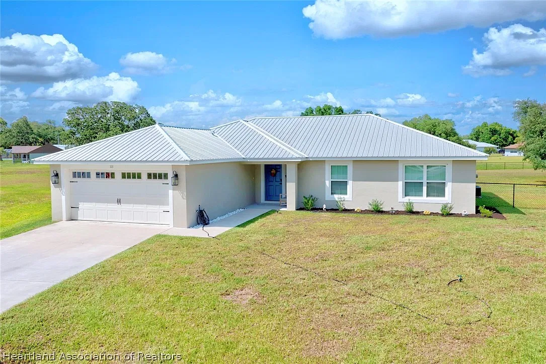 4 bed, 2.0 bath, 1728 sqft, $2,000 — Photo 2