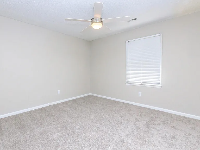 Belmont Heights Apartments & Townhomes — Photo 48