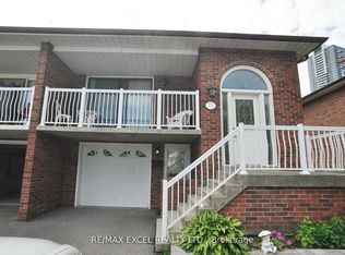 71 Hickorynut Dr #C15, Toronto, ON M2J 4W6