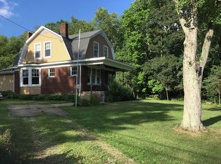 2 Highlandview Rd, Carnegie, PA 15106