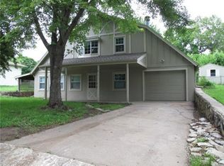 8435 Dicken Ave, De Soto, KS 66018