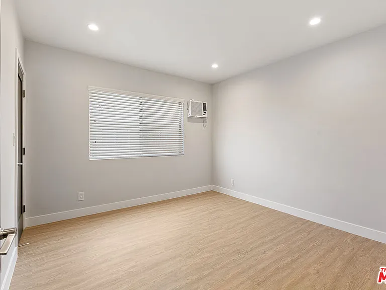 3314 S Mentone Ave #9 — Photo 5