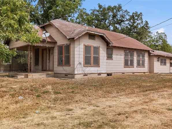 1602 Water St, Gonzales, TX 78629