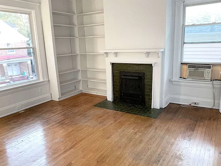 215 Lyon St — Photo 9