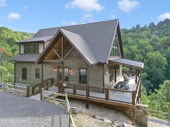 2446 Misty Shadows Dr, Sevierville, TN 37862