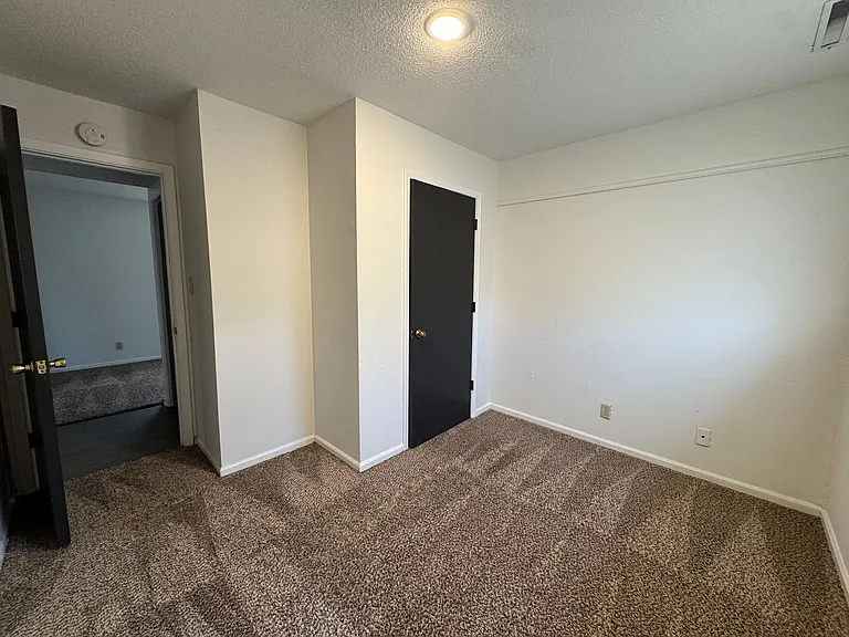 560 N East Park Ln — Photo 13