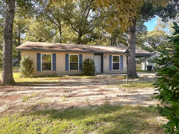 1210 Cardinal Ln, Ball, LA 71405