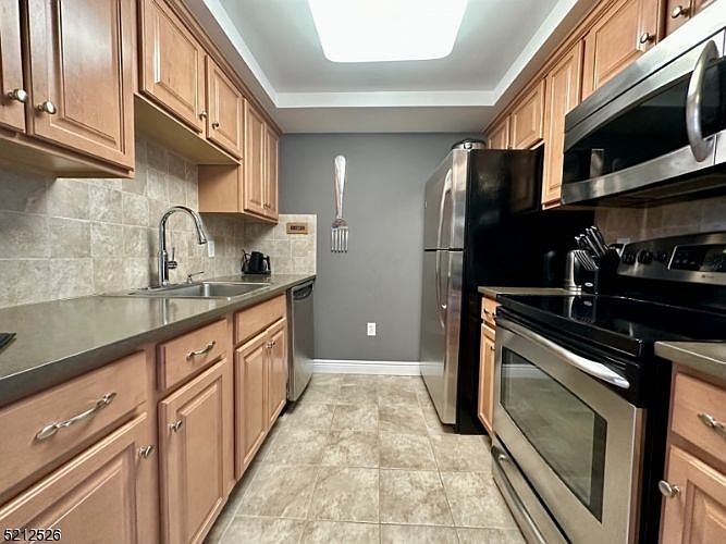 1st image of 7 Prospect St Unit 807